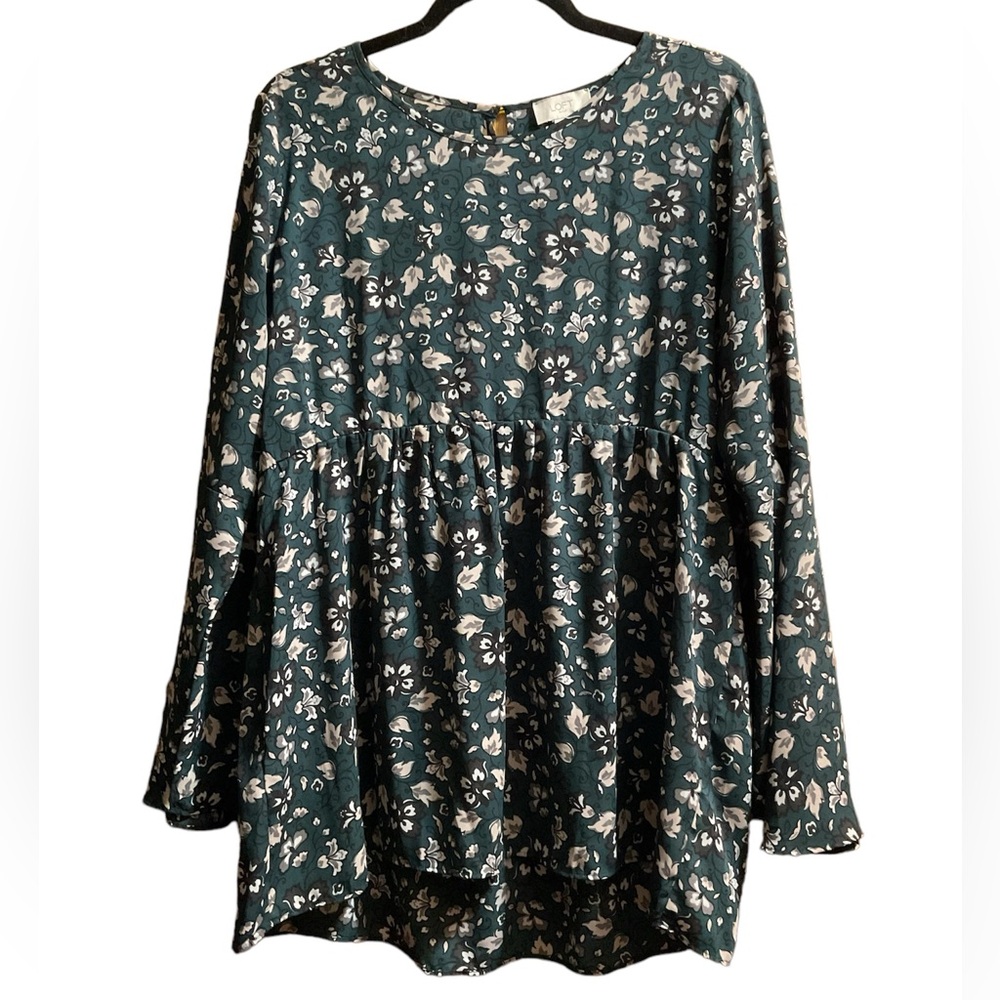 Women’s Loft Outlet Babydoll Long Bell Sleeve Floral Blouse. Polyester